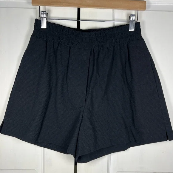 Smythe Boxer Short Black Textured Fabric Side Pockets Side Slits Size Small - Picture 3 of 8